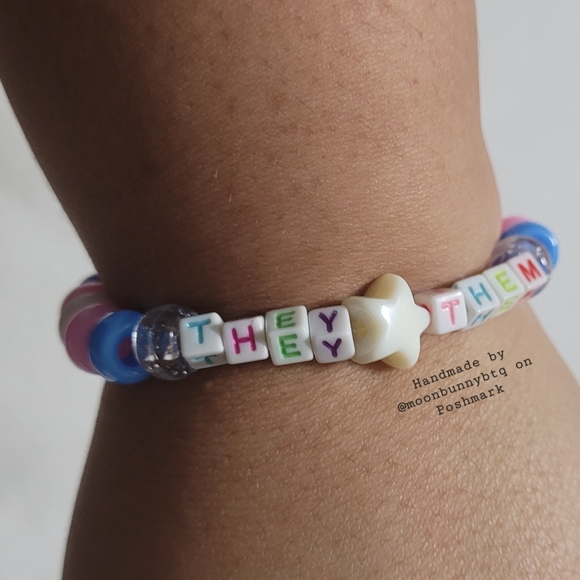Handmade bracelet "they/them" pronoun LGBT trans pride 🏳️‍🌈 beaded kandi - Picture 2 of 4
